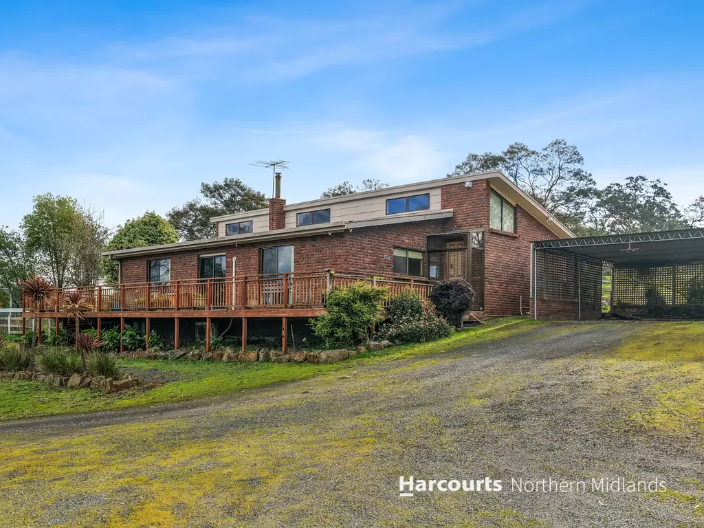 Lifestyle Living on 7 Acres - Space, Privacy & Country Charm