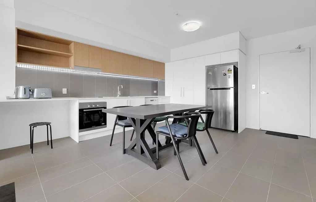 FURNISHED ONE BEDROOM WITH CBD VIEWS! IN THE HEART OF TOOWONG