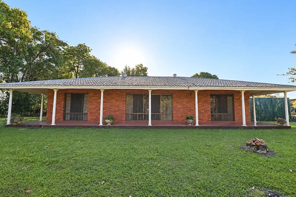 Brandon WATER WATER WATER !!! Opportunity to Purchase in the sought-after location of Brandon