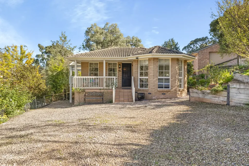 Eltham 3 Bedroom Spacious, Private Sun Filled Sanctuary