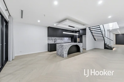 46 BAUSCH ST, BERWICK VIC 3806, 5 Kuwarto, 5 Banyo, House