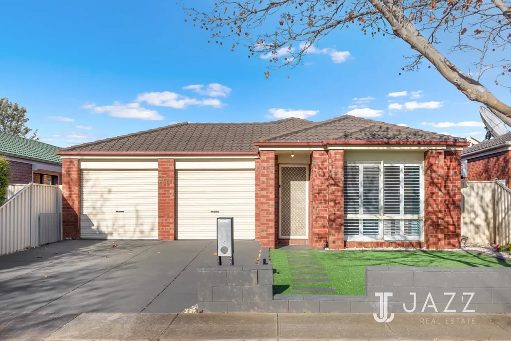 Elegantly Designed Family Home in a Prime Point Cook Pocket