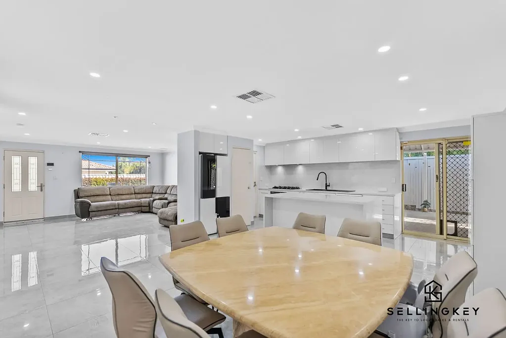 Queens Park 5房  SellingKey presents 18 Ursuline Vista, Queens Park!