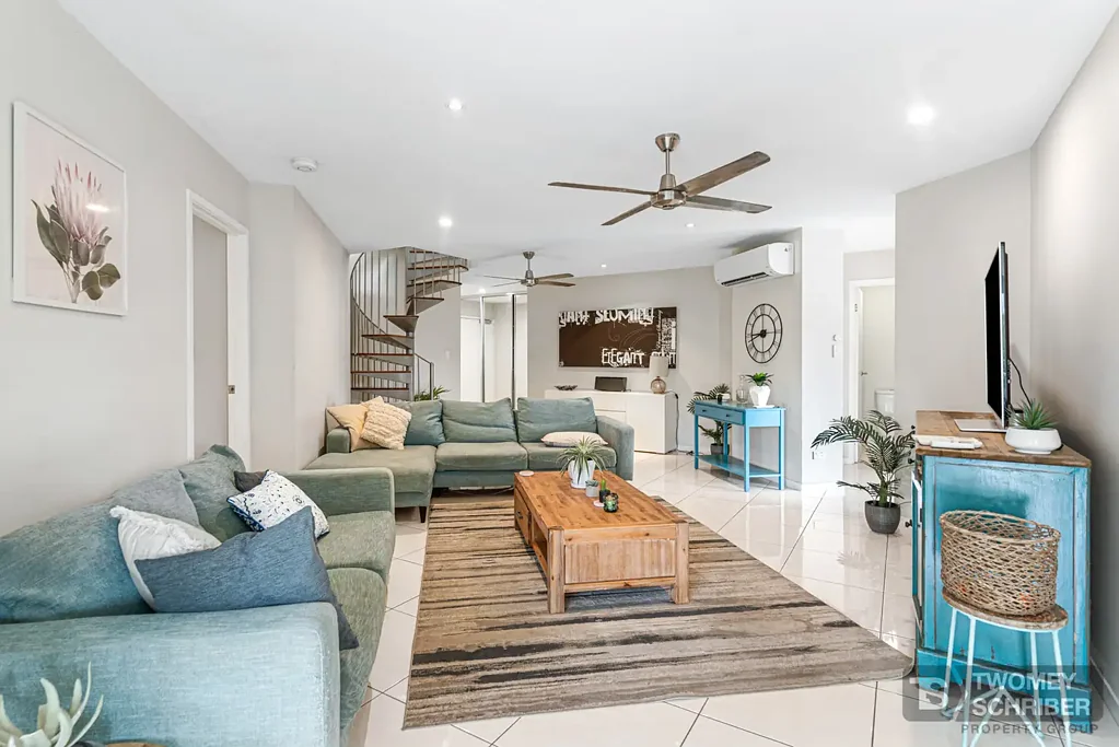 3 Bedroom Penthouse with spectacular Ocean, Mountain and City Views
