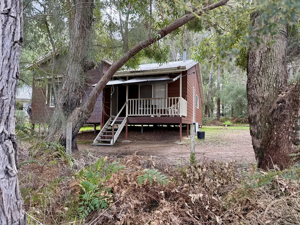 Dwellingup 3房  Are You Waiting for a Tree Change, check this out