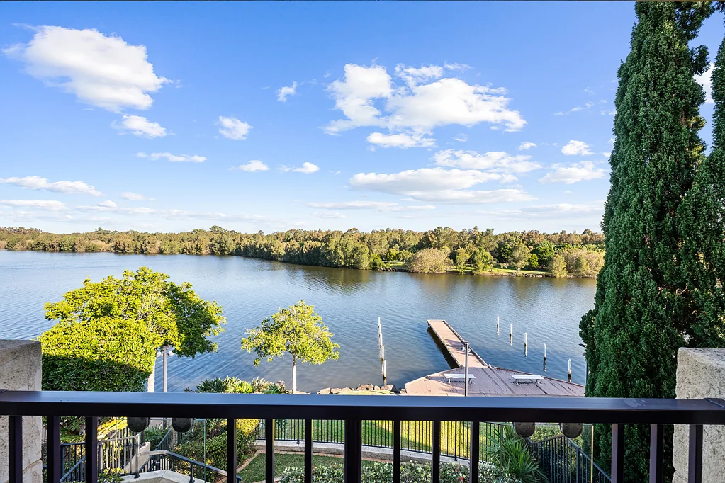 3055 Quay South Drive, Carrara, QLD 4211