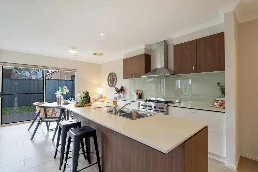 Craigieburn 3房 现代、低维护生活，地理位置优越 Modern, Low-Maintenance Living in a Fantastic Location