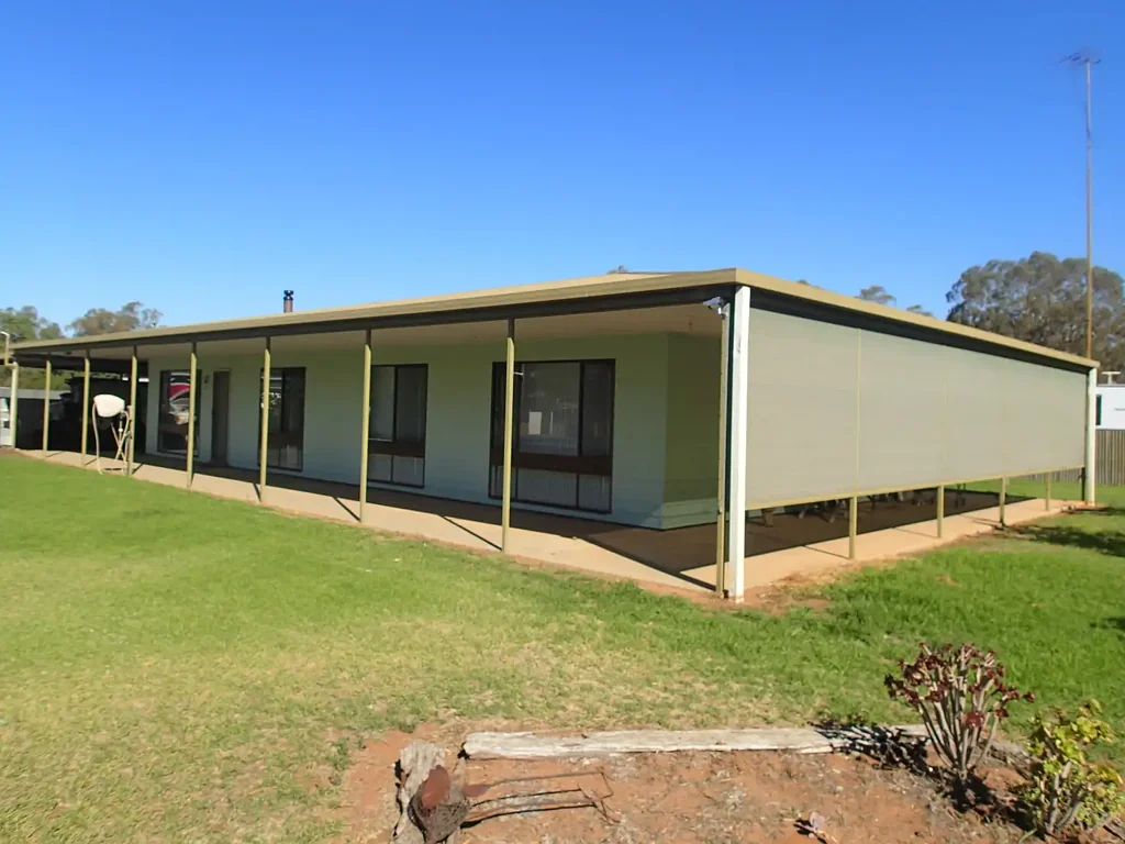 Oaklands 4房  Easy living on large block