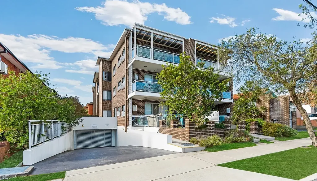Convenient & Spacious Two-Bedroom Apartment in the Heart of Wiley Park