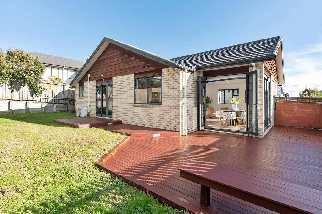 Blockhouse Bay 3બેડરૂમ Freehold, Standalone with Double Garage