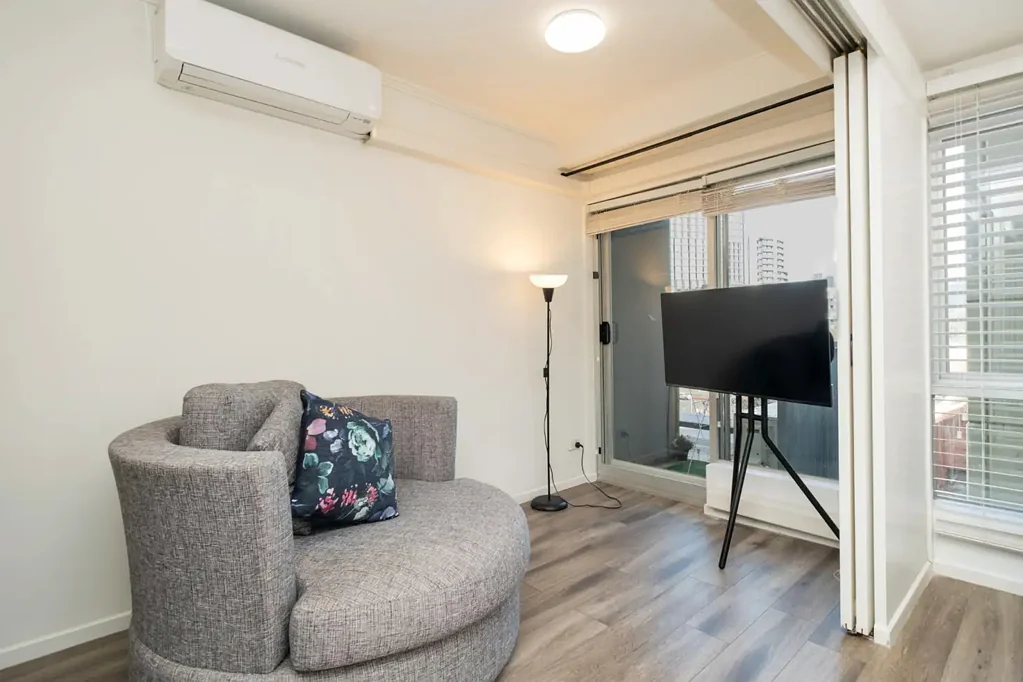 Melbourne 1 Bedroom Prime CBD Living or High-Yield Investment Opportunity