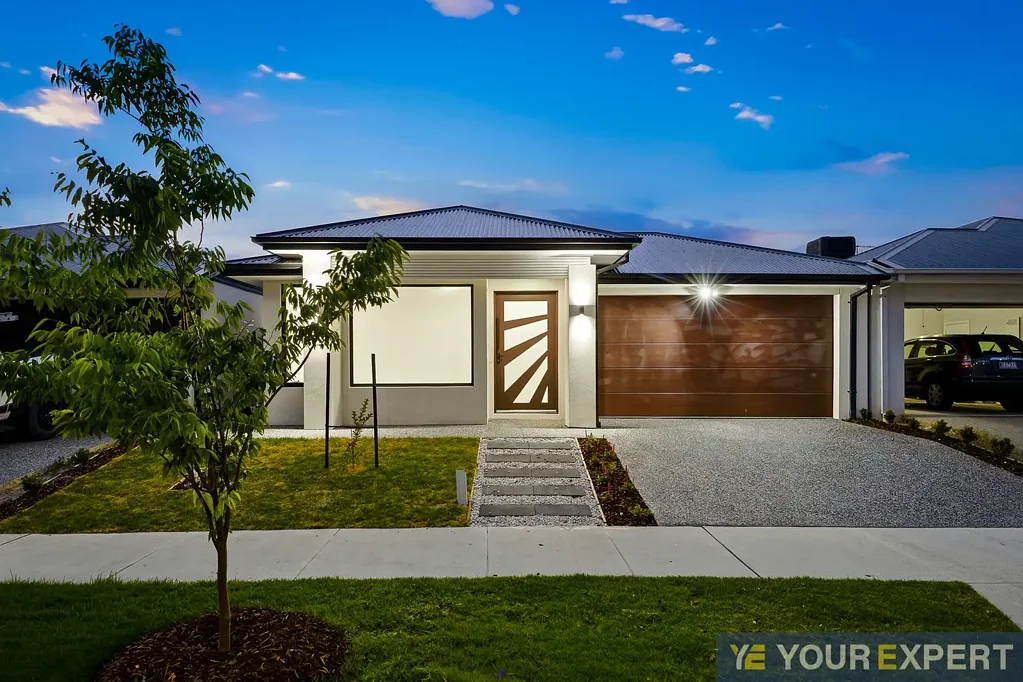 4 Thulian Street, Clyde North, VIC 3978