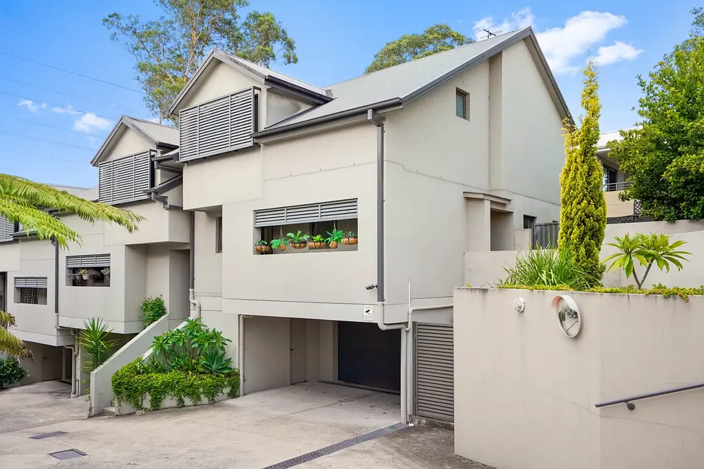 Northmead 3部屋 Stylish, Spacious Townhouse Living with Private Courtyard & Deck