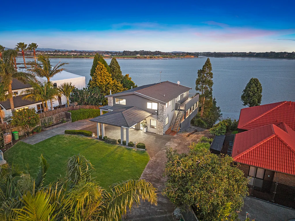 Conifer Grove 5Moenga Water's-edge Home for Adventurous Teenagers!!