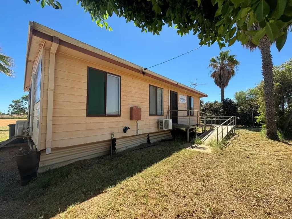 East Carnarvon 3Zimmer Take your pick - Invest or Owner Occupy at End of Lease