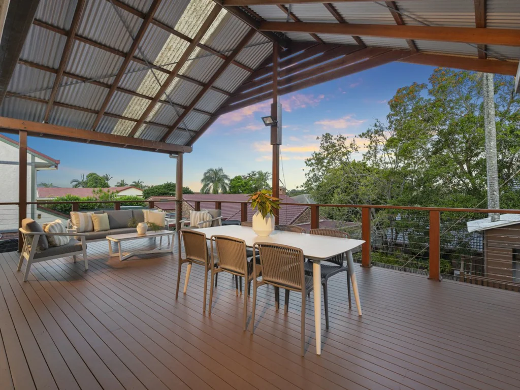 Sunnybank Hills 5 Bedroom Exceptional Triple-Living Configuration with Space for Everyone