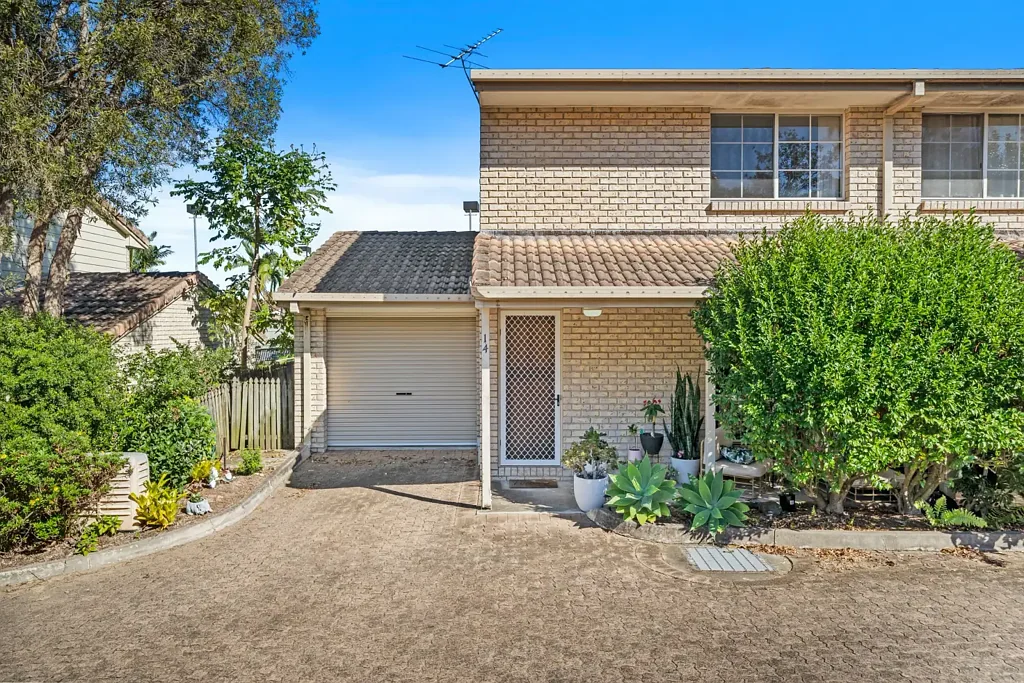 INCREDIBLY WELL PRESENTED TOWNHOUSE IN BOUTIQUE GATED COMPLEX -6 MONTH LEASE ONLY