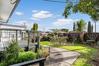 1/128 Bruce McLaren Road, Henderson, Henderson, Waitakere City
