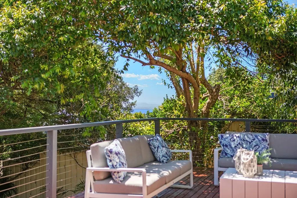 Bateau Bay 3 Bedroom A PRIVATE TRANQUIL RETREAT WITH NATURAL BEAUTY & STUNNING WATER VIEWS