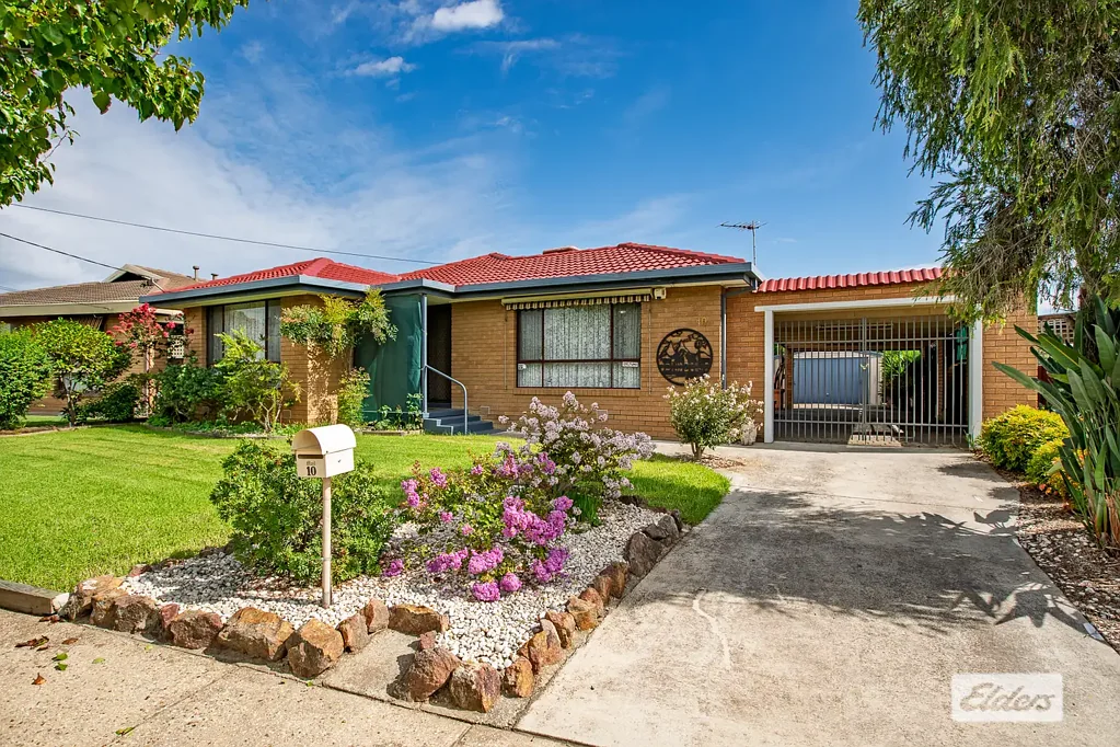 Easy living with lovely gardens!