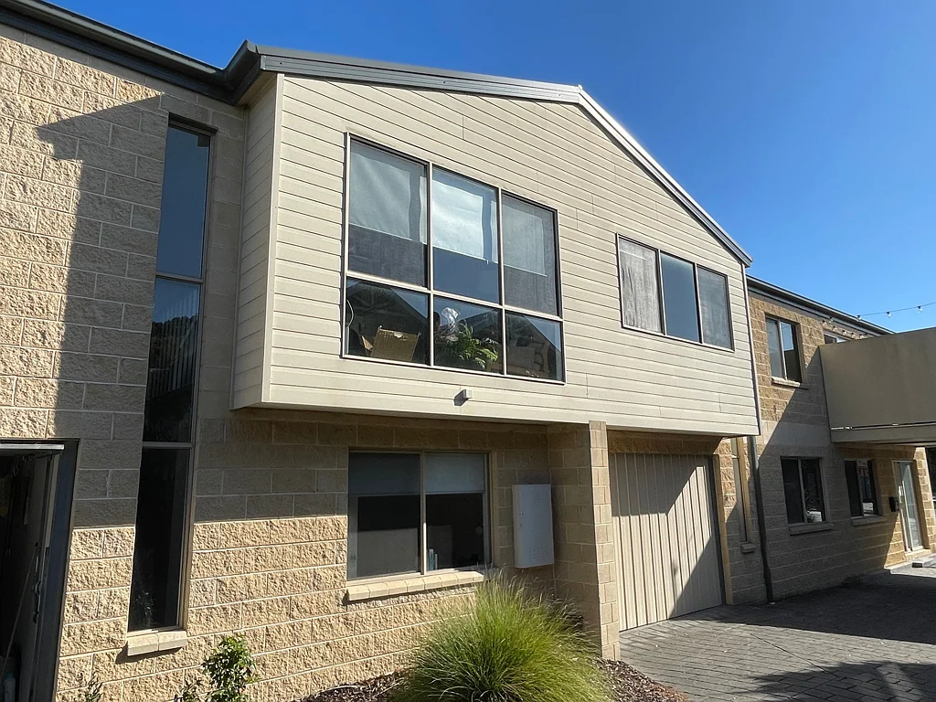 PRIME LOCATION - Electricity and Water Bills Included