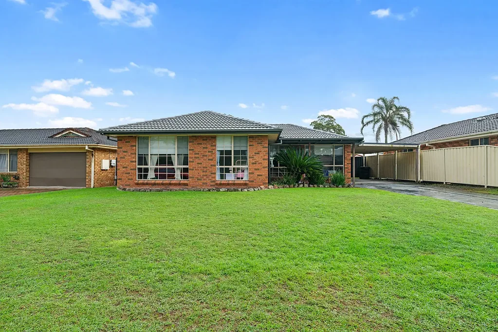 Raymond Terrace 4બેડરૂમ MOVE-IN READY FAMILY HOME WITH POOL, SHED & MODERN UPDATES!