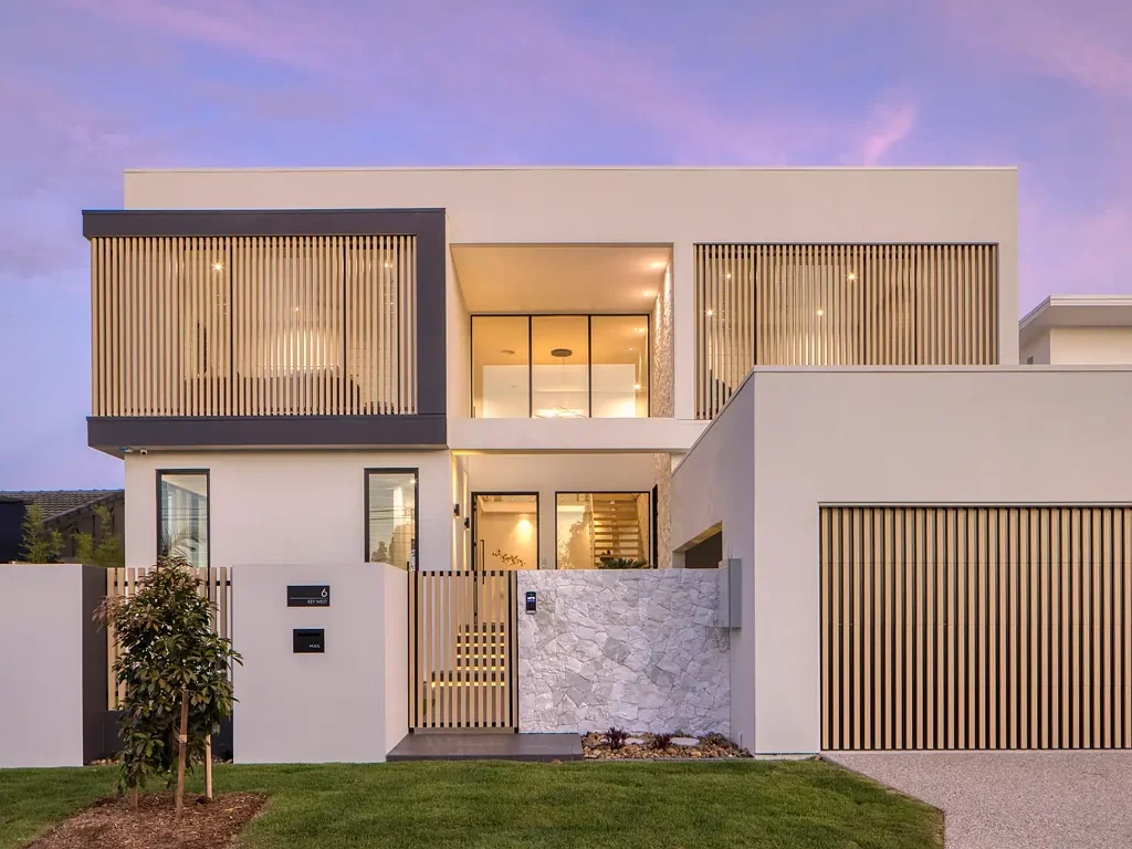 Broadbeach Waters 5Moenga Brand New Waterfront Sophistication with Skyline Views