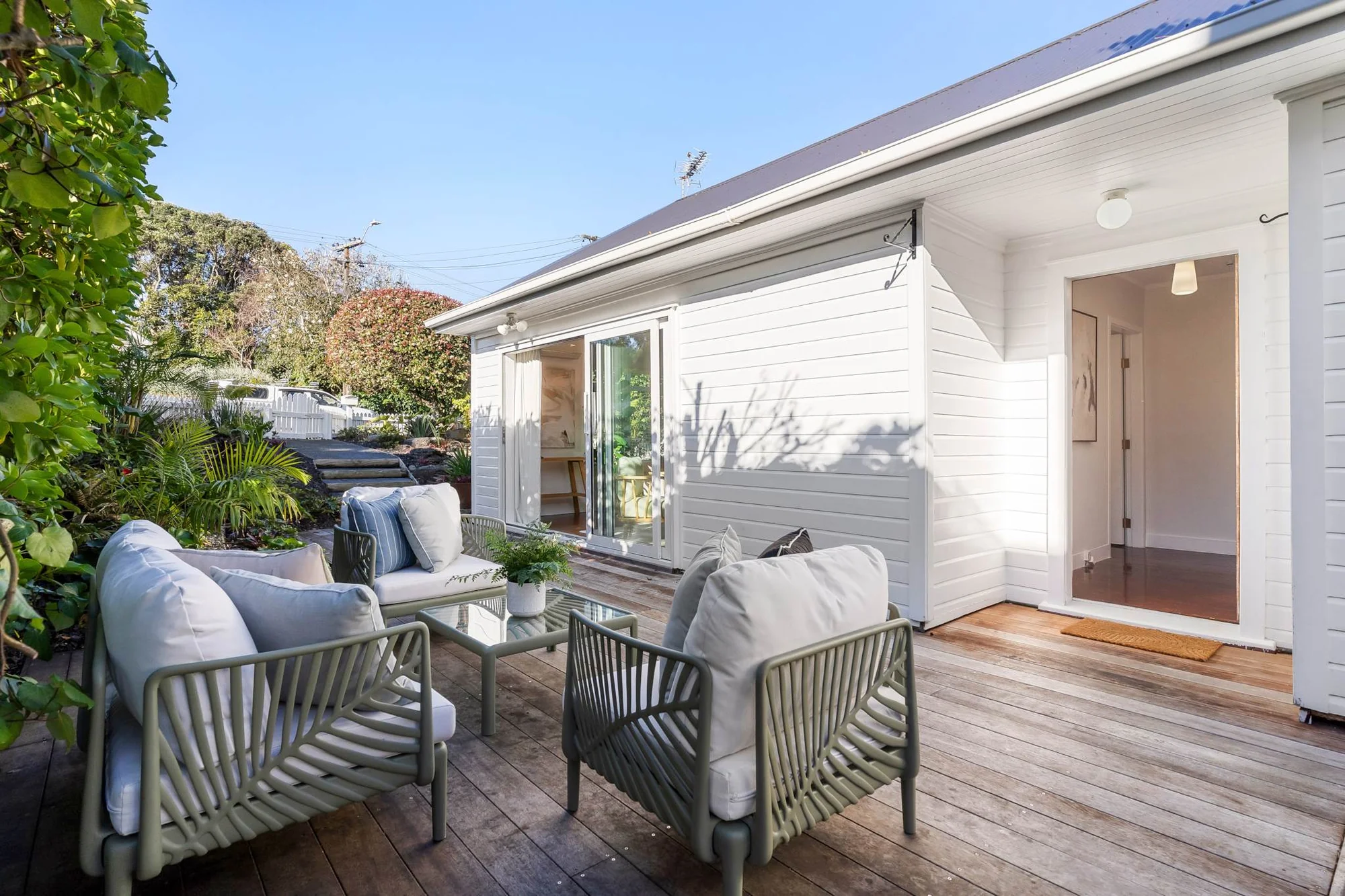 Mangere Bridge 3房  Timeless Charm, Modern Living!