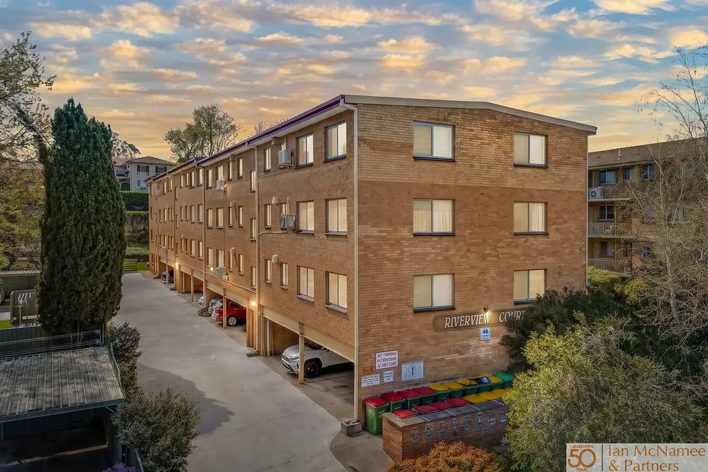 Queanbeyan 1બેડરૂમ Top-Floor Living Opposite the Queanbeyan River
