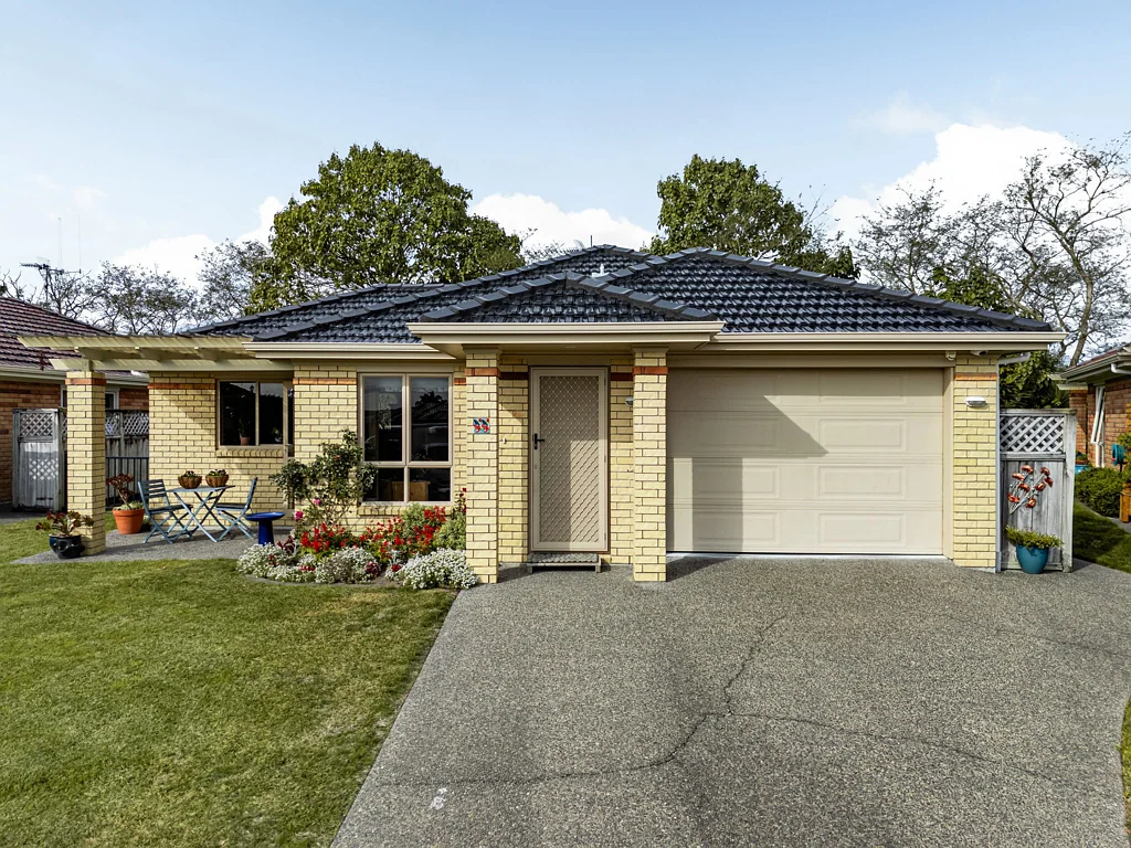 Rototuna 2 Bedroom Secure, Private & Pet Friendly