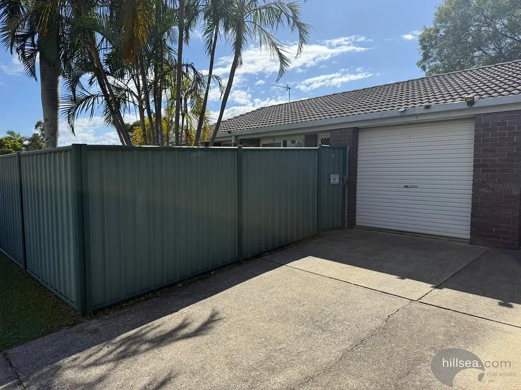 2/2 Melanie Place, Labrador, QLD 4215