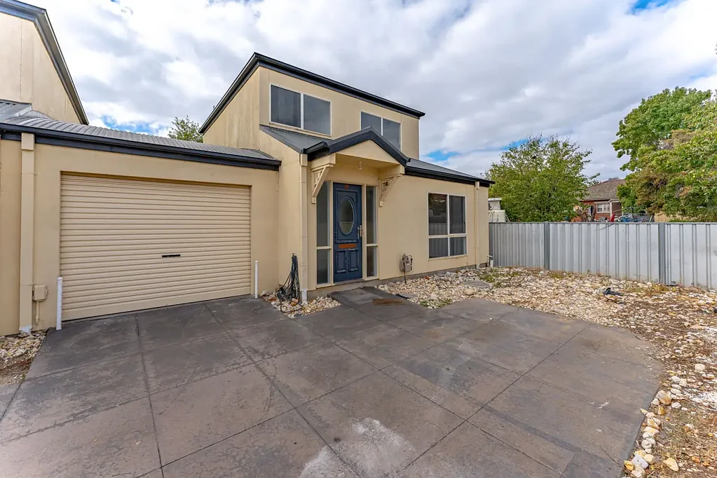 White Hills 2ਬੈੱਡਰੂਮ Modern Unit Living in a Convenient White Hills Location