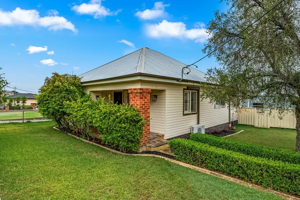 Heddon Greta 3 Slaapkamer Spacious Corner Block Living with Pool, Huge Shed & Endless Potential