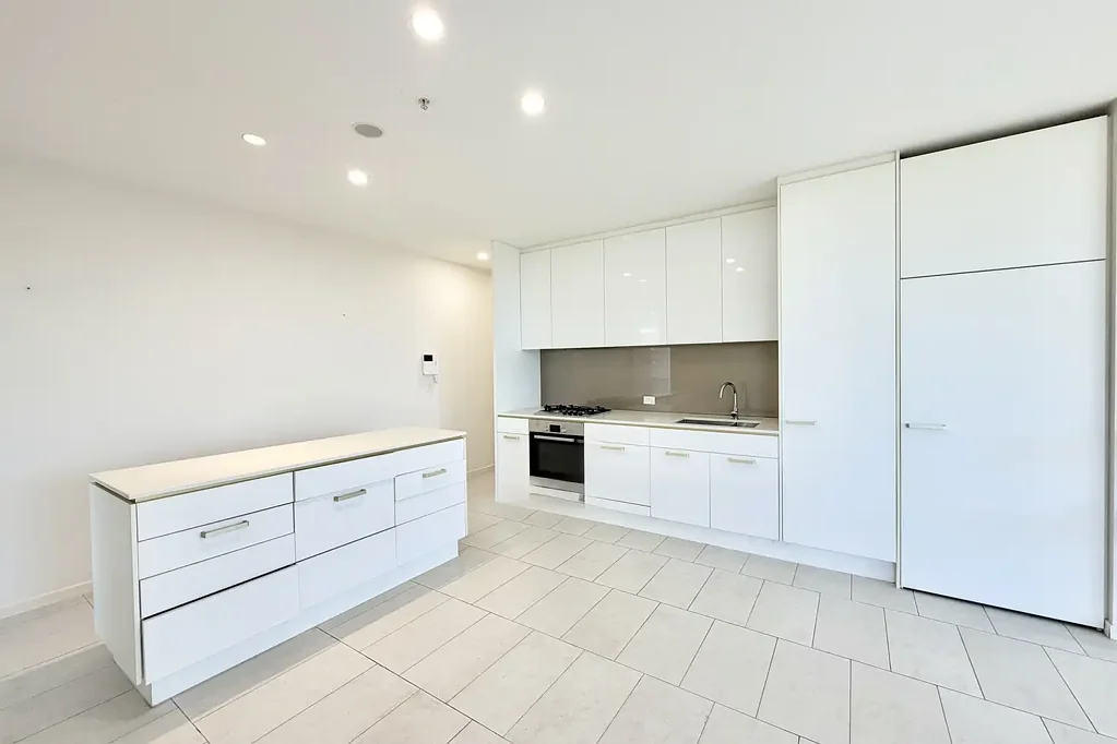 Spacious 2 bedroom apartment with 2 carspace