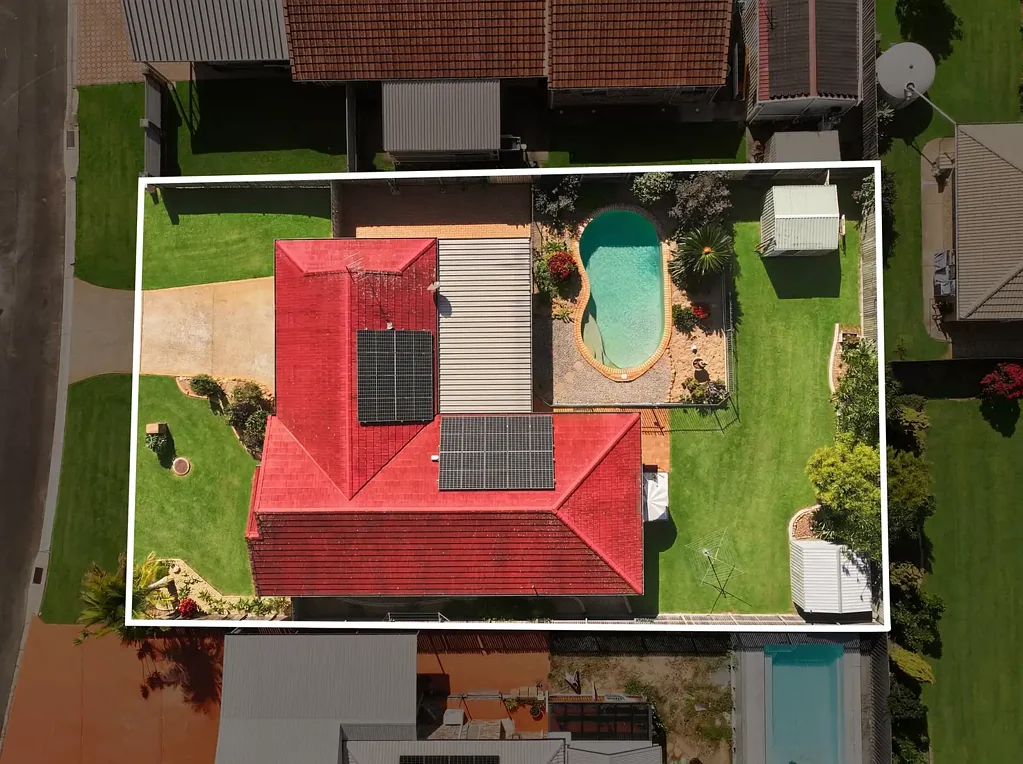 Murrumba Downs 4Phòng ngủ 4 BEDROOM HOME WITH POOL ON 800M2! FIRST TIME TO MARKET IN 32 YEARS!!