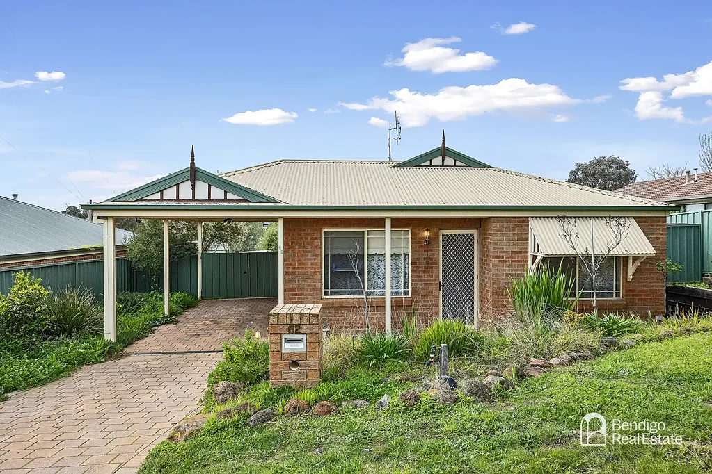 COMFORTABLE TWO-BEDROOM HOME IN GOLDEN SQUARE