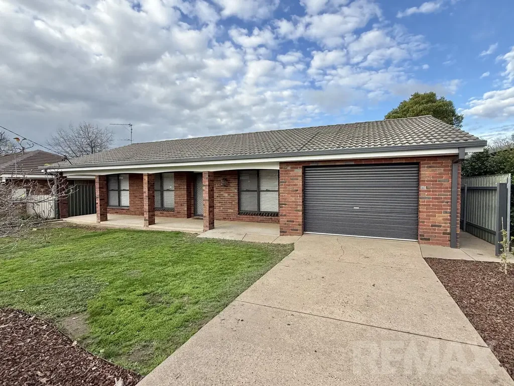 Charming Lake Albert Rental Opportunity