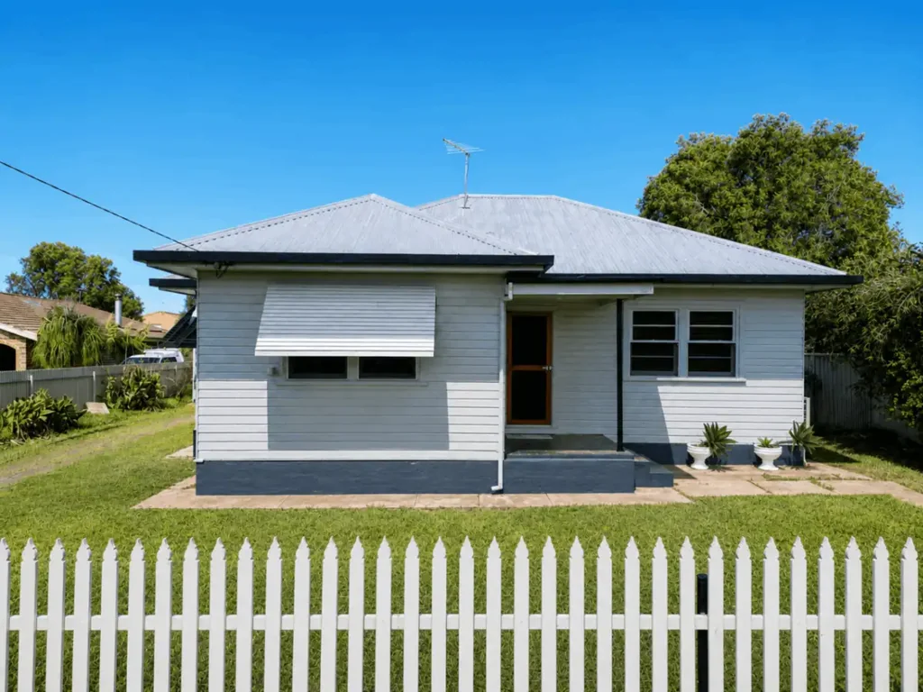 Gunnedah 3 Slaapkamer Convenient Family Home with Exceptional Potential