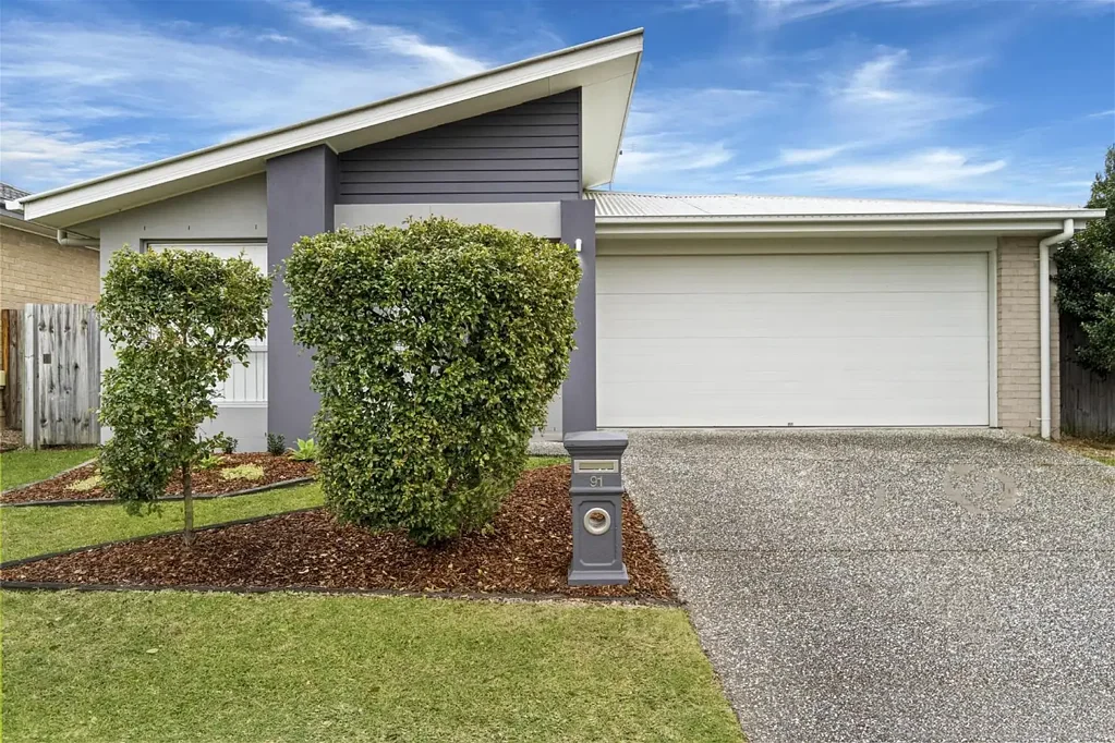 Contemporary 4-Bedroom Home Offering Comfort, Space & Convenience