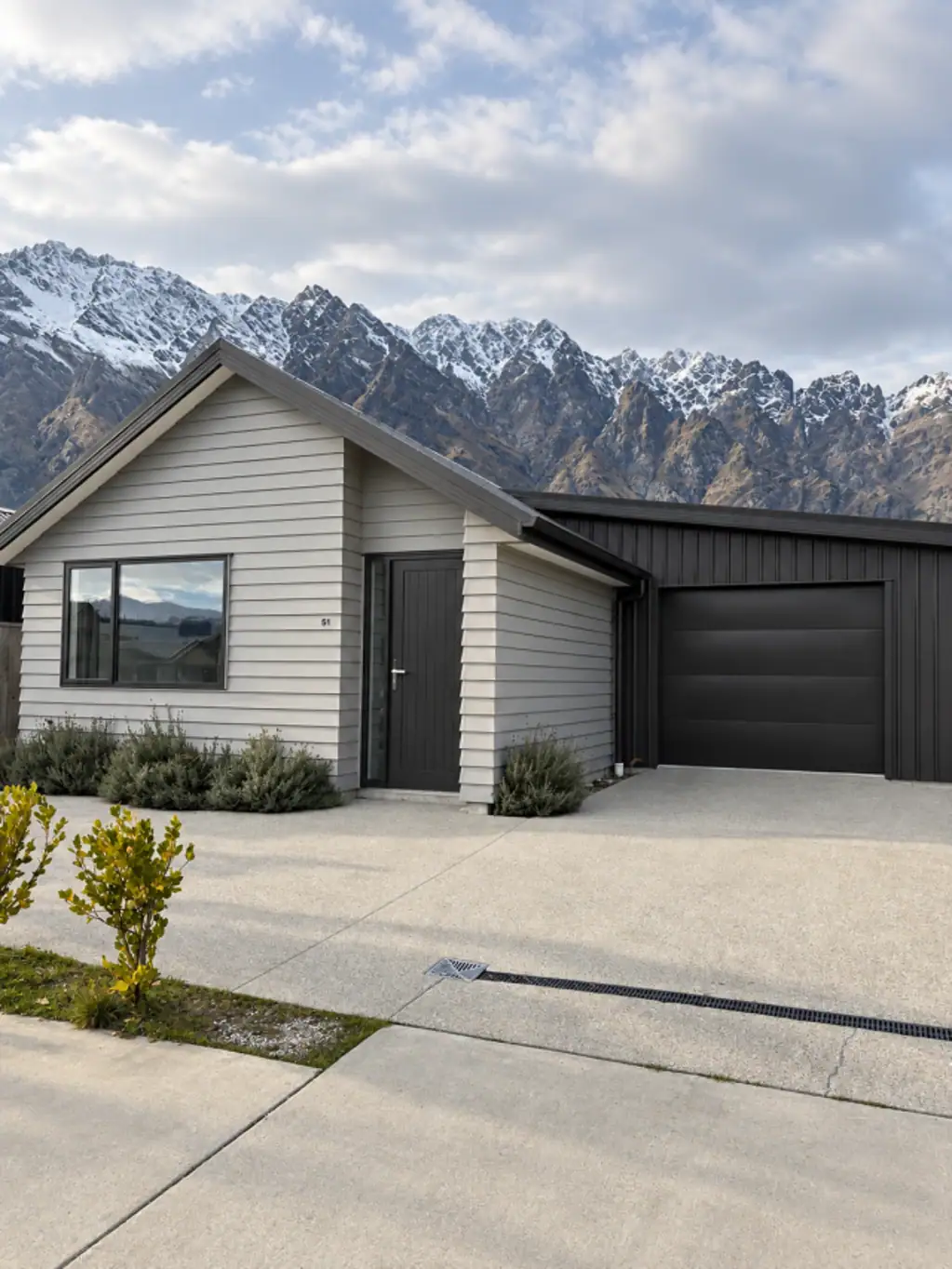 Jacks Point 6 Bedroom Space, Flexibility & Income - Jack’s Point