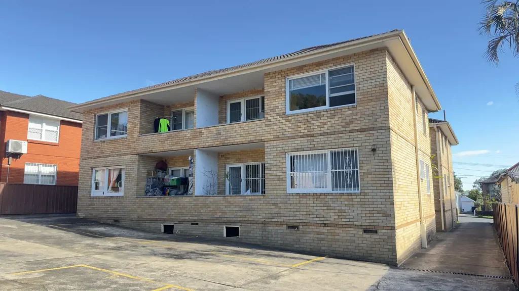 For Rent – Newly Renovated 2-Bedroom Apartment with Lock-Up Garage