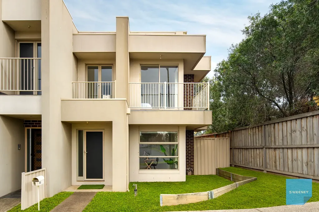 Caroline Springs 3 Bedroom Two Ultra-Spacious Levels of Designer Living