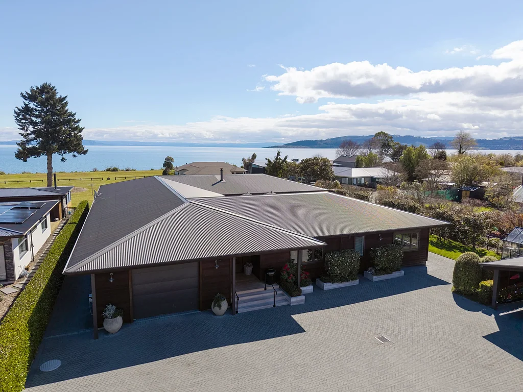 Waitahanui 4ਬੈੱਡਰੂਮ Iconic waterfront residence