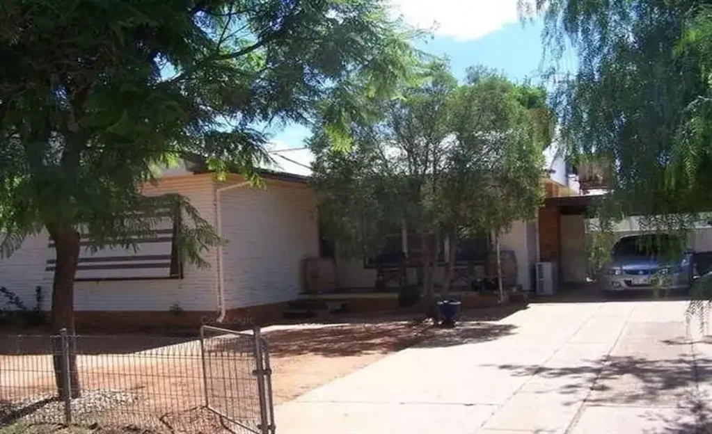 Cobar 3房  Renovators delight, or first home owner