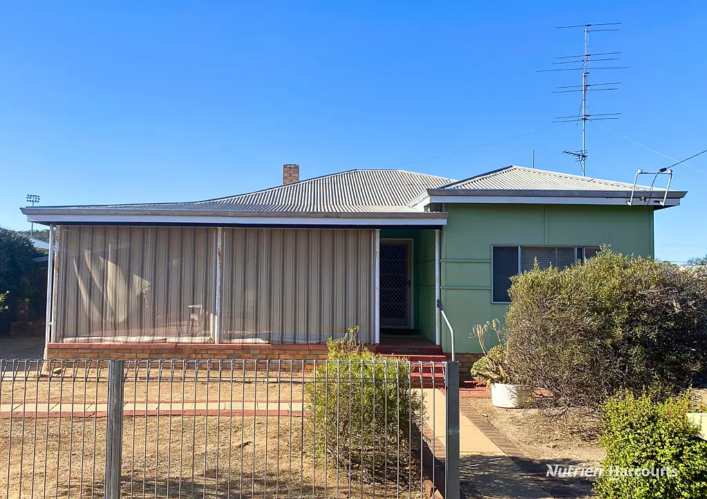 27 James Street, Kellerberrin, WA 6410