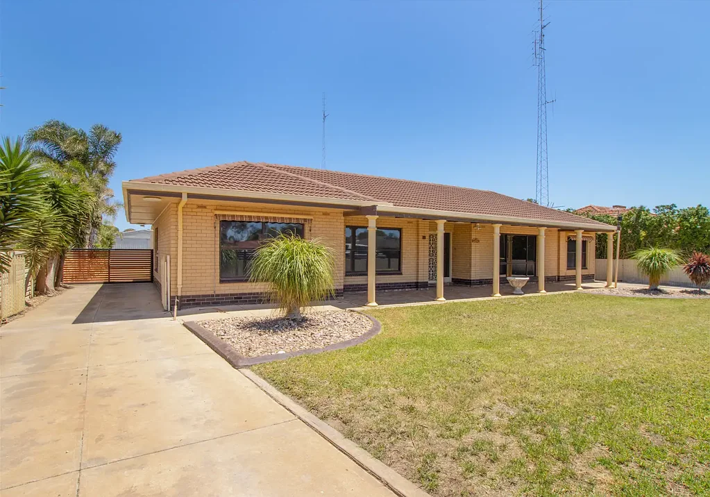 41 Bay Rd, Moonta Bay, SA 5558