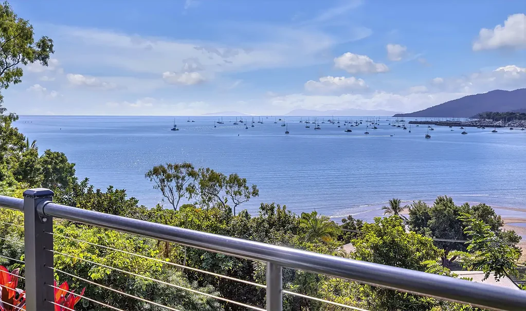 Cannonvale 4房  Incredible Ocean Views With The Location To Match...