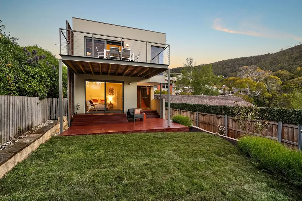 Sandy Bay 3બેડરૂમ Stylish Living in a Prime Sandy Bay Location