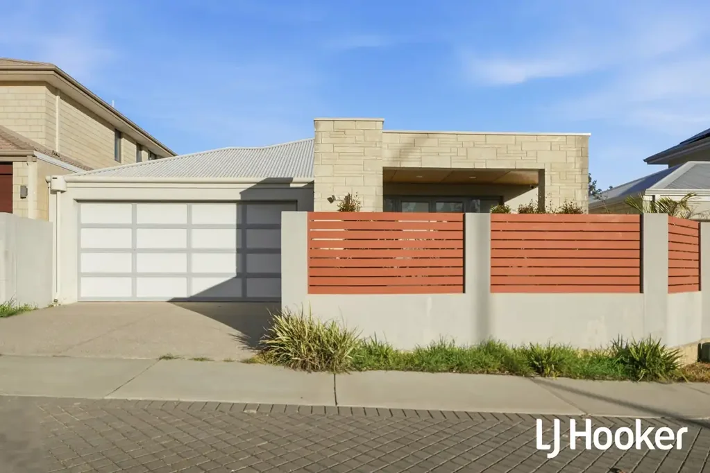 Premium Fully Furnished Living Beside Yellagonga Regional Pa