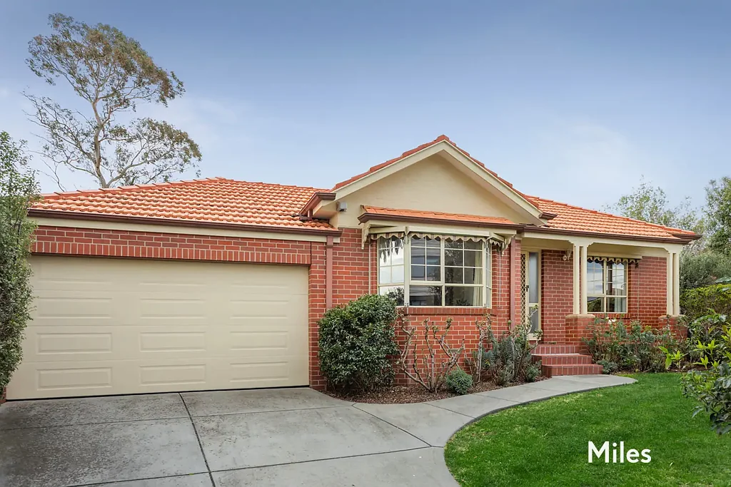 Ivanhoe 3 Bedroom Spacious Garden-Set Freestanding Oasis